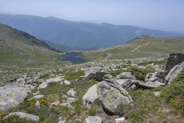 Bulgaristan 'ın Kalin zirvesi yakınlarındaki Rila Dağı' nın İnanılmaz Yaz Manzarası