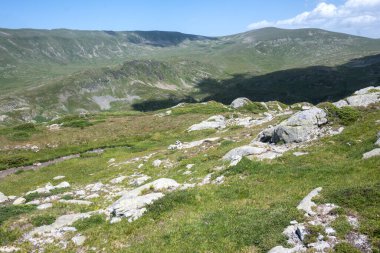 Bulgaristan 'ın Kalin zirvesi yakınlarındaki Rila Dağı' nın İnanılmaz Yaz Manzarası