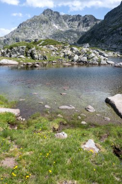 Bulgaristan 'ın Kalin zirvesi yakınlarındaki Rila Dağı' nın İnanılmaz Yaz Manzarası