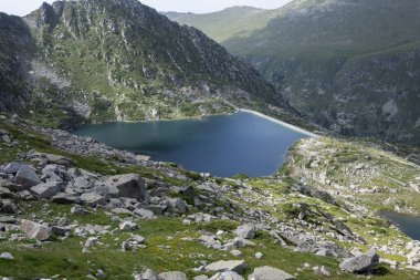 Bulgaristan 'ın Kalin zirvesi yakınlarındaki Rila Dağı' nın İnanılmaz Yaz Manzarası