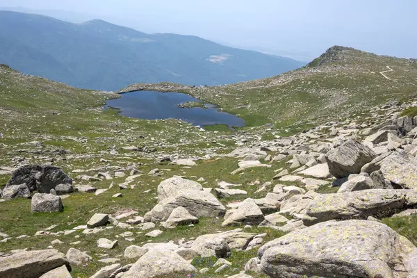 Bulgaristan 'ın Kalin zirvesi yakınlarındaki Rila Dağı' nın İnanılmaz Yaz Manzarası