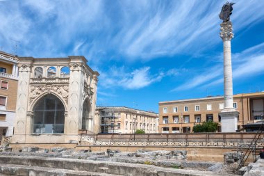 İtalya 'nın Apulia Bölgesi' ndeki Eski Lecce kasabasının muhteşem manzarası.