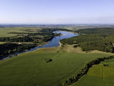 Bulgaristan 'ın Filibe Bölgesi' nin Asenovgrad kenti yakınlarındaki Kırk Springs Reservoir Havacılık Manzarası