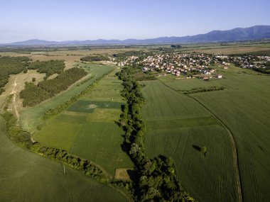 Bulgaristan 'ın Filibe Bölgesi' nin Asenovgrad kenti yakınlarındaki Kırk Springs Reservoir Havacılık Manzarası