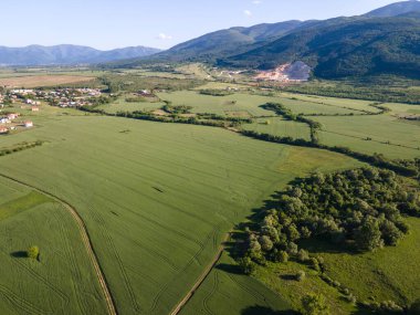 Bulgaristan 'ın Filibe Bölgesi' nin Asenovgrad kenti yakınlarındaki Kırk Springs Reservoir Havacılık Manzarası