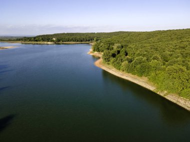 Bulgaristan 'ın Filibe Bölgesi' nin Asenovgrad kenti yakınlarındaki Kırk Springs Reservoir Havacılık Manzarası