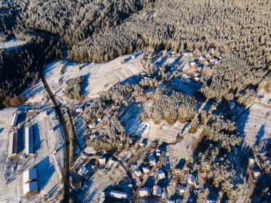 Bulgaristan 'ın Rila ve Rhodopes dağı arasındaki Yundola bölgesinin şaşırtıcı kışı manzarası