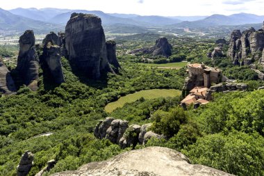 Meteora Manastırları, Teselya, Yunanistan 'ın Bahar Panoramik Manastırı