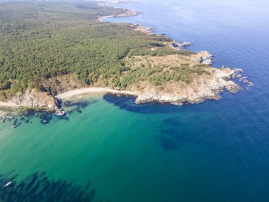 Bulgaristan 'ın Burgaz Bölgesi' ndeki Silistar plajı yakınlarındaki Karadeniz kıyılarının hava manzarası