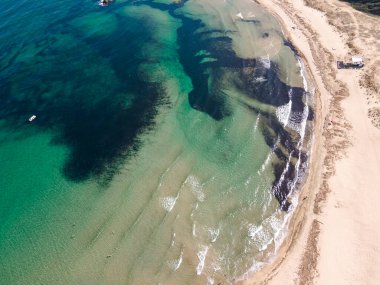 Bulgaristan 'ın Burgaz Bölgesi' ndeki Silistar plajı yakınlarındaki Karadeniz kıyılarının hava manzarası