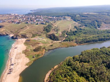 Bulgaristan 'ın Veleka Sahili, Sinemorets, Burgaz Bölgesi yakınlarındaki Karadeniz kıyılarının hava manzarası