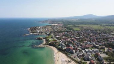 Bulgaristan 'ın Burgaz Bölgesi' ndeki Lozenets kasabası yakınlarındaki Karadeniz kıyılarının hava manzarası 