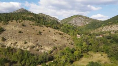Bulgaristan 'ın Pernik Bölgesi Dragovski kamak Tepesi yakınlarındaki Greben Dağı' nın şaşırtıcı sonbahar manzarası