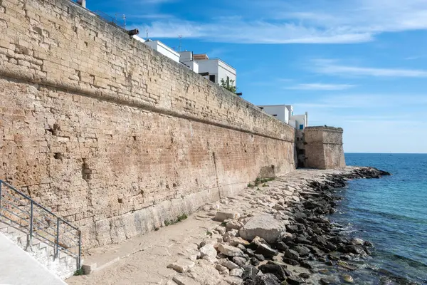 İtalya 'nın Apulia Bölgesi, Monopoli şehrinin muhteşem manzarası