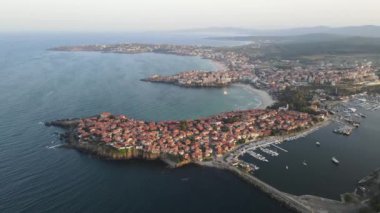 Bulgaristan 'ın Burgaz Bölgesi' nin eski Sozopol kentinin hava gün batımı manzarası