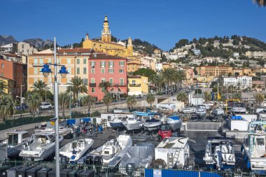 MENTON, FRANCE - 27 Ocak 2024: Menton, Provence Alpes-Cote d 'Azur, Fransa' nın panoramik manzarası