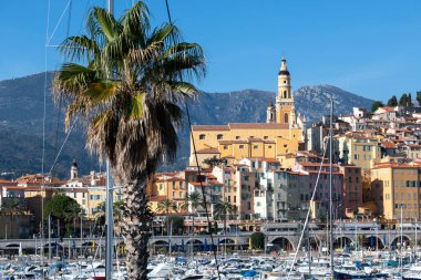 MENTON, FRANCE - 27 Ocak 2024: Menton, Provence Alpes-Cote d 'Azur, Fransa' nın panoramik manzarası