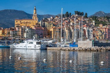 MENTON, FRANCE - 27 Ocak 2024: Menton, Provence Alpes-Cote d 'Azur, Fransa' nın panoramik manzarası