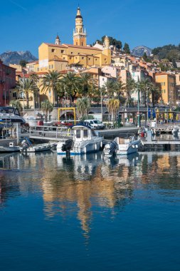 MENTON, FRANCE - 27 Ocak 2024: Menton, Provence Alpes-Cote d 'Azur, Fransa' nın panoramik manzarası