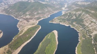 Bulgaristan 'ın Kardzhali Barajı ve Arda Nehri' nin şaşırtıcı manzarası