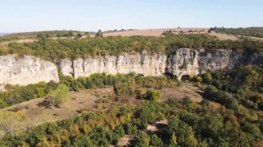 Bulgaristan 'ın Lovech bölgesindeki Vit Nehri' ndeki Aglen Kanyonu 'nun şaşırtıcı hava manzarası