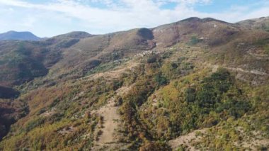 Bulgaristan 'ın Filibe Bölgesi' ndeki Oreshets Köyü yakınlarındaki Rodop Dağları 'nın Sonbahar havası manzarası