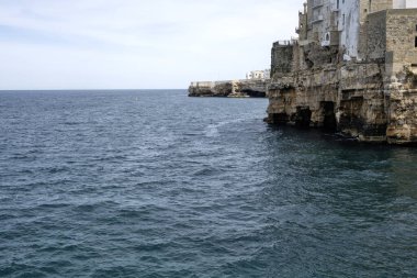 Polignano a Mare, Apulia Bölgesi 'nin muhteşem manzarası.