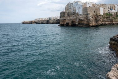 Polignano a Mare, Apulia Bölgesi 'nin muhteşem manzarası.