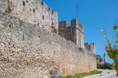Tipik Sokak ve Yunanistan 'ın Arta, Epirus kentindeki bina