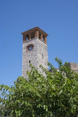 Tipik Sokak ve Yunanistan 'ın Arta, Epirus kentindeki bina