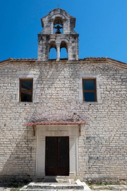 Tipik Sokak ve Yunanistan 'ın Arta, Epirus kentindeki bina