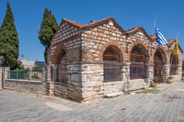 Tipik Sokak ve Yunanistan 'ın Arta, Epirus kentindeki bina