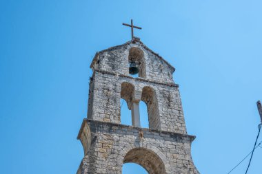 Tipik Sokak ve Yunanistan 'ın Arta, Epirus kentindeki bina