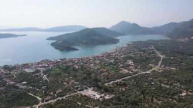Yunanistan 'ın İyon Adaları' ndaki Lefkada Adası 'ndaki Nidri Körfezi' nin inanılmaz panoramik manzarası