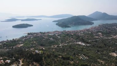 Yunanistan 'ın İyon Adaları' ndaki Lefkada Adası 'ndaki Nidri Körfezi' nin inanılmaz panoramik manzarası