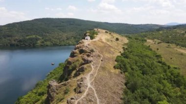 Aziz Vaftizci Yahya Kilisesi ve Pchelina Barajı, Pernik Bölgesi, Bulgaristan