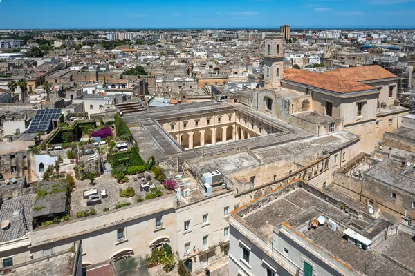 Apulia Bölgesi, İtalya 'nın Eski Lecce kasabasının muhteşem manzarası.