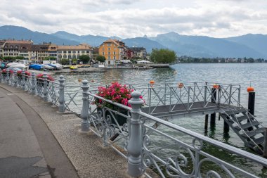 VEVEY, SWitzERLAND - 19 Haziran 2023: Vevey ve Cenevre Gölü, Vaud Kantonu, İsviçre