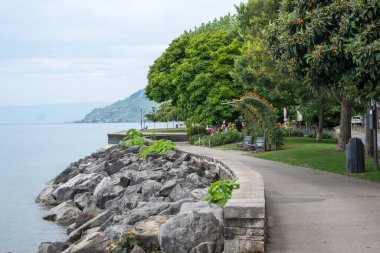 VEVEY, SWitzERLAND - 19 Haziran 2023: Vevey ve Cenevre Gölü, Vaud Kantonu, İsviçre