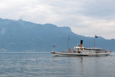 VEVEY, SWitzERLAND - 19 Haziran 2023: Vevey ve Cenevre Gölü, Vaud Kantonu, İsviçre