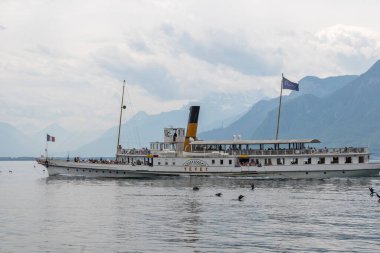 VEVEY, SWitzERLAND - 19 Haziran 2023: Vevey ve Cenevre Gölü, Vaud Kantonu, İsviçre