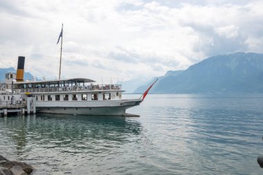 VEVEY, SWitzERLAND - 19 Haziran 2023: Vevey ve Cenevre Gölü, Vaud Kantonu, İsviçre