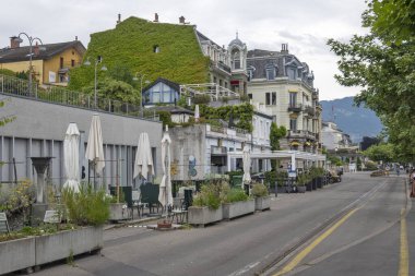 VEVEY, SWitzERLAND - 19 Haziran 2023: Vevey ve Cenevre Gölü, Vaud Kantonu, İsviçre