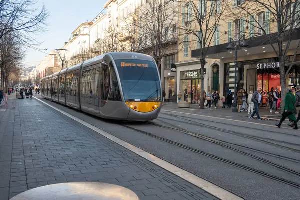 GÜZEL, FRANCE - 28 HAZİRAN 2024: Fransa 'nın Nice, Provence Alpes-Cote d' Azur şehrinin inanılmaz manzarası