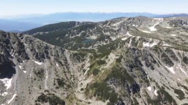 Bulgaristan 'ın Granchar Gölü yakınlarındaki Rila Dağı' nın İnanılmaz Yaz Manzarası