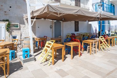 Monopoli, İtalya - 13 Mayıs 2024: Eski Monopoli Kasabası, Apulia Bölgesi, İtalya