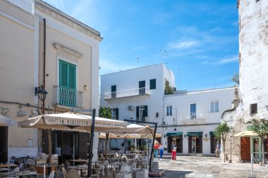 Monopoli, İtalya - 13 Mayıs 2024: Eski Monopoli Kasabası, Apulia Bölgesi, İtalya