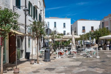 Monopoli, İtalya - 13 Mayıs 2024: Eski Monopoli Kasabası, Apulia Bölgesi, İtalya