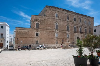 Monopoli, İtalya - 13 Mayıs 2024: Eski Monopoli Kasabası, Apulia Bölgesi, İtalya