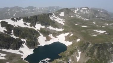 Bulgaristan 'ın Yedi Rila Gölü yakınlarındaki Rila Dağı' nın şaşırtıcı hava manzarası